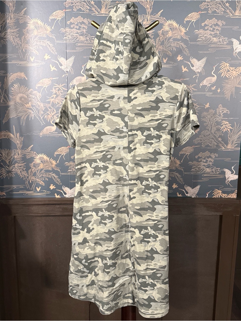 Hem & Thread Neutral Camo Hooded Lace-Up Shift Dress - Picture 3 of 9
